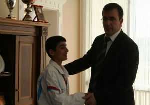 Dönmez madalyayla döndü